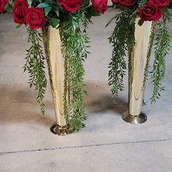 8 Vases Available (No Flowers Left)
