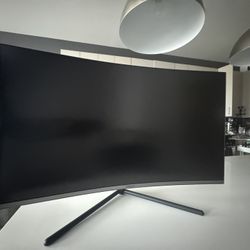 Samsung  Curved 32” Inch 4K UHD