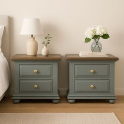 Stunning Refinished Pair Of Broyhill Nightstands 