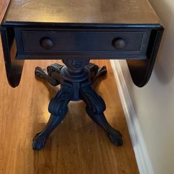 1700s Claw Feet Swivel Table