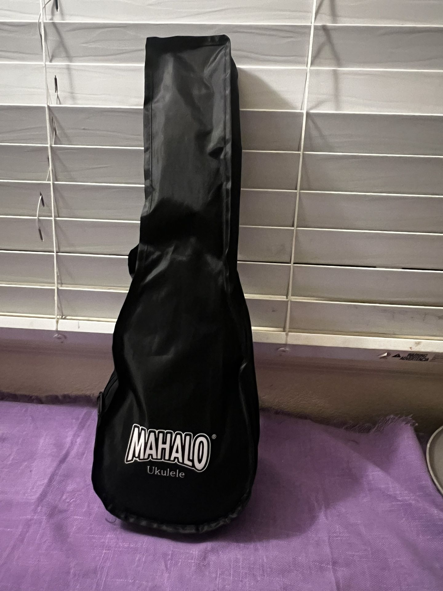 Mahalo Rainbow Series MR1 Ukulele