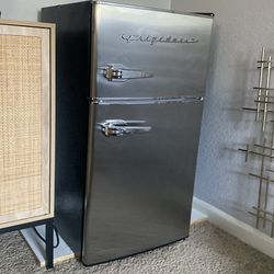 Frigidaire dorm size fridge