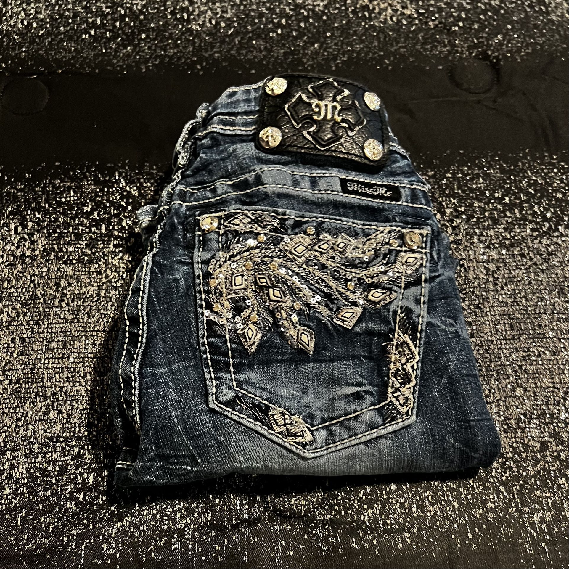 Womens sz25" Miss Me Midrise Cuff Capris