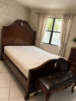 Queen Bedroom Furniture Set