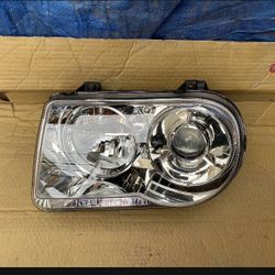 Chrysler 300 Headlight Left 05to10 Halogen/delay Factory Oem New Original
