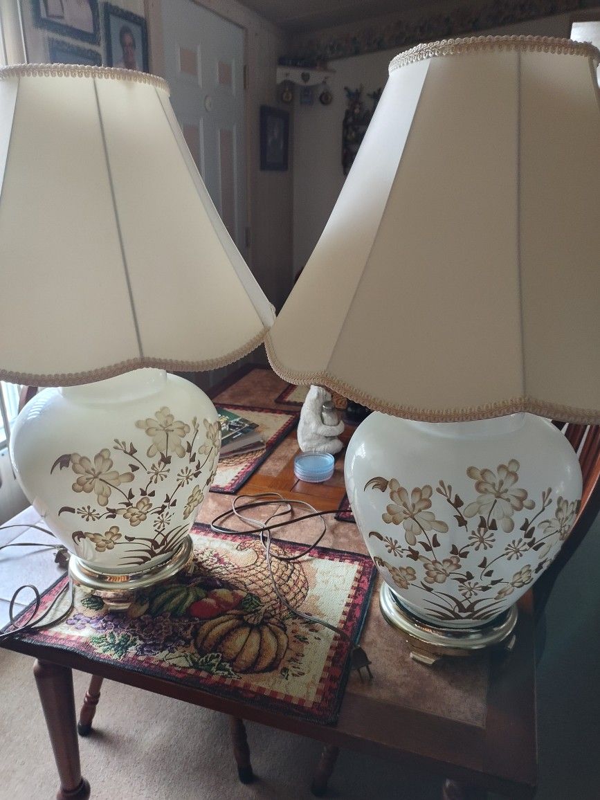Table Lamps w/Shades