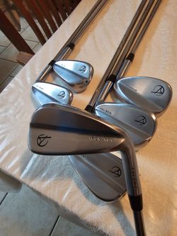 EXCELLENT CONDITION! TAKOMA 101 GOLF CLUB IRON SET