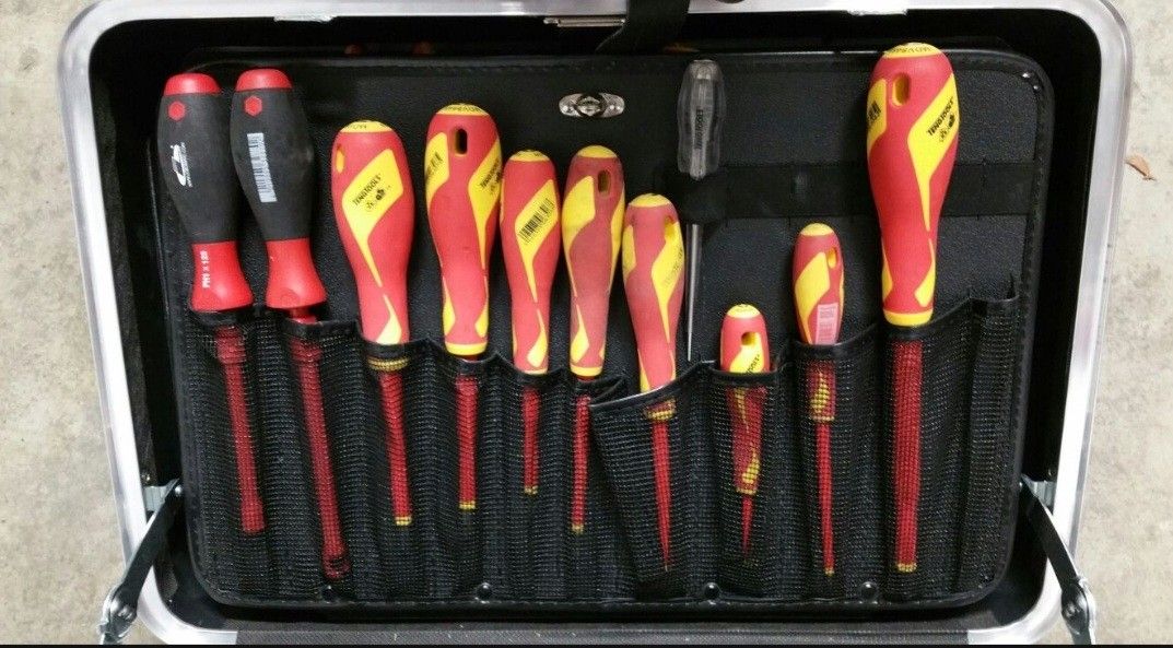 Insulated Electricians Tools