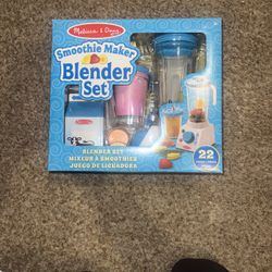 Melissa & Doug Smoothie Maker, Working Pretend Play Blender Set with Toy Food & Play Kitchen Accessories, Preschool Learning Toys for Girls & Boys 3+