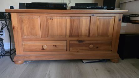Broyhill Fontana solid wood chest