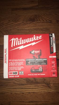 Milwaukee m18 Compact 1/4”hex Impact driver kit 1 cp2.0 battery & Charger & tool bag $120 firm