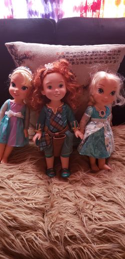 3 Disney's Dolls.