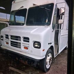 2001 International Food Truck