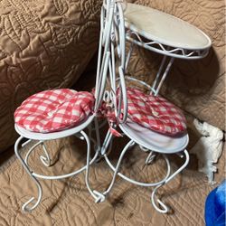 doll table and chairs