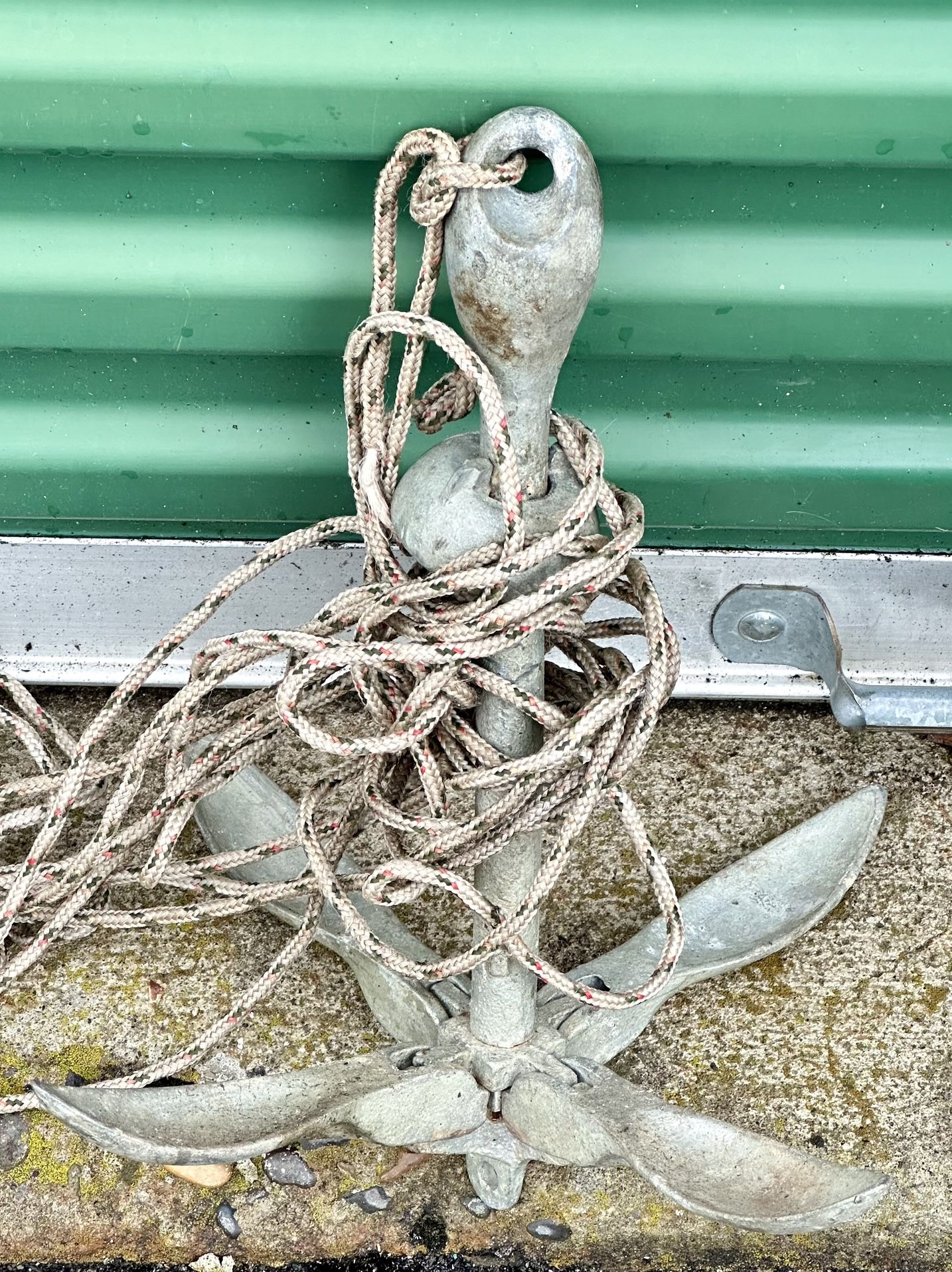 Small Anchor and Line