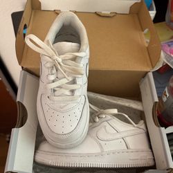 White Forces Size 9c