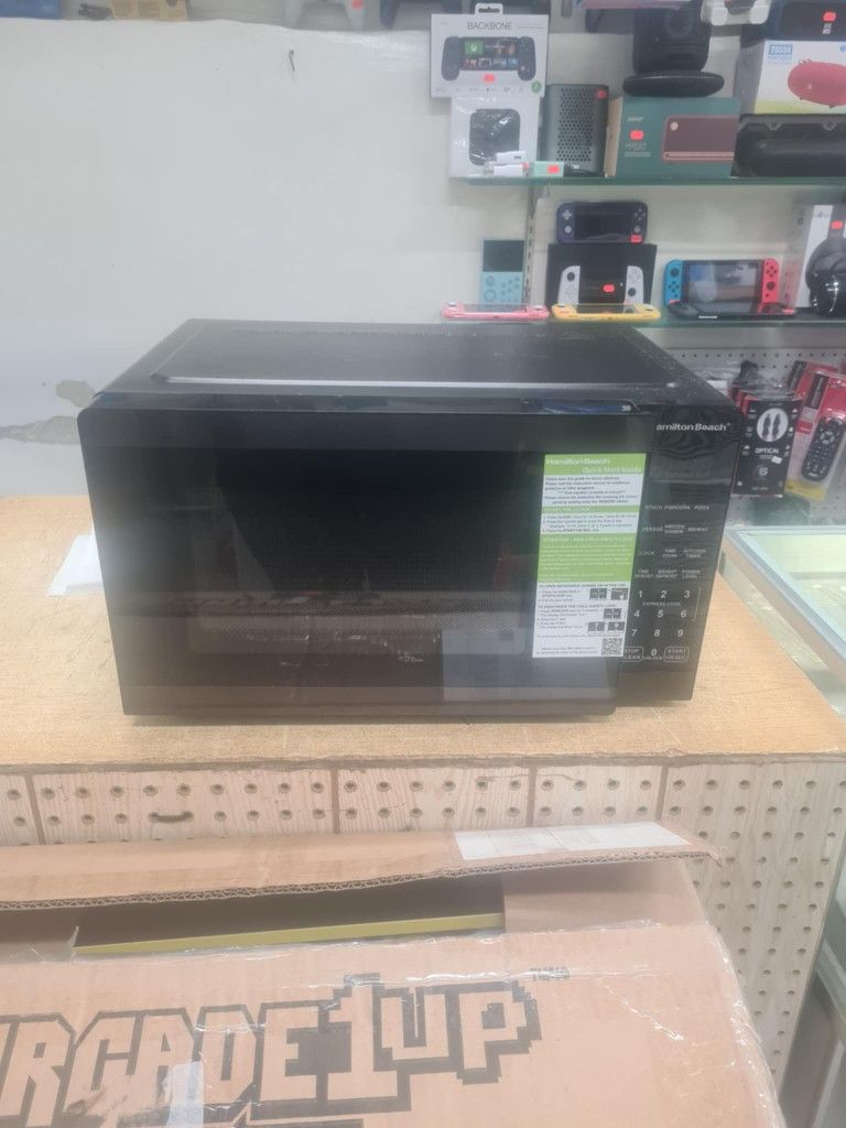 Hamilton Beach 0.9 Cu ft Countertop Microwave Oven, 900 Watts, Stainless Steel (Open Box New)