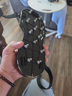 Shoes for self-leveling cement insulation