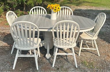 Pedestal table with leaf and 6 chairs