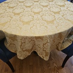$15.00 - Elegant & Glam Gold Damask Tablecloth!  Oval Shape/84" x 68" - Like New Condition!