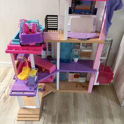 Barbie Dream House. 