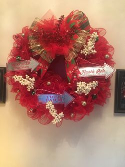 Christmas red direction wreath