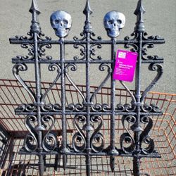 3 Peice Halloween Yard Decoration Skull Fence 