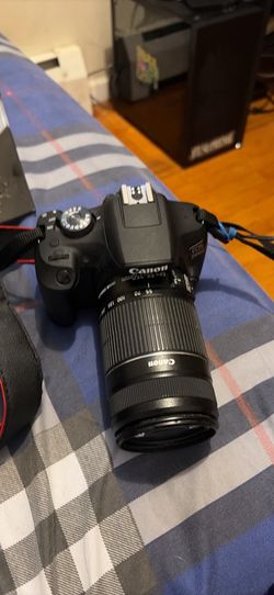 1500D Cannon camera With Charger