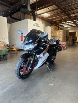 Venom X22R 250cc CBR250 Clone Motorcycle | 5-Speed Street Legal