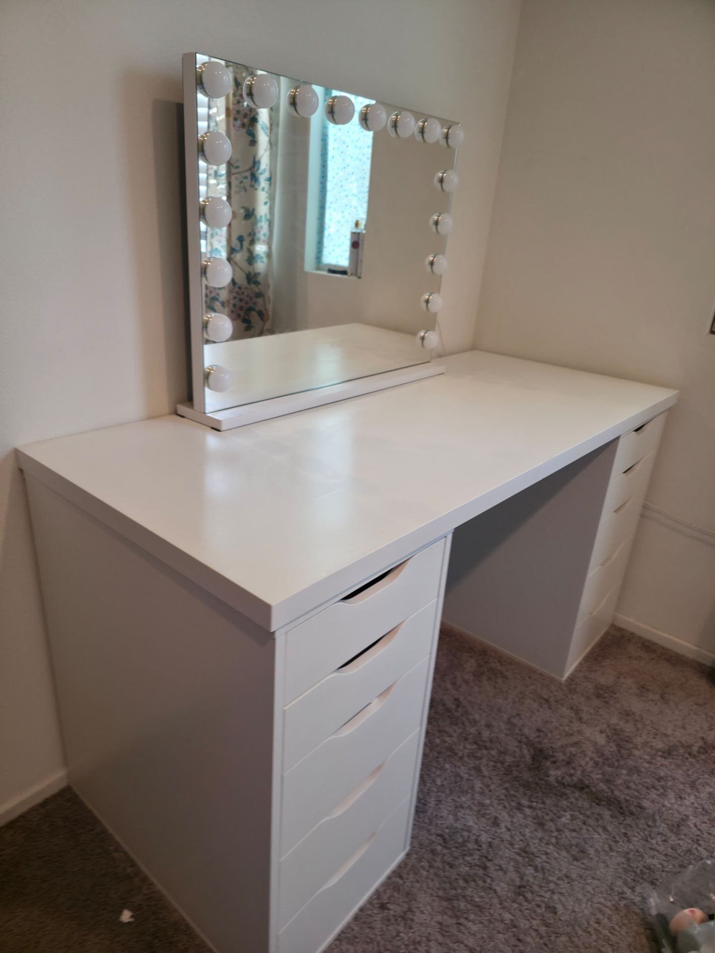 White Vanity - Ikea, Mirror With Lights ( Like Brand New ) 