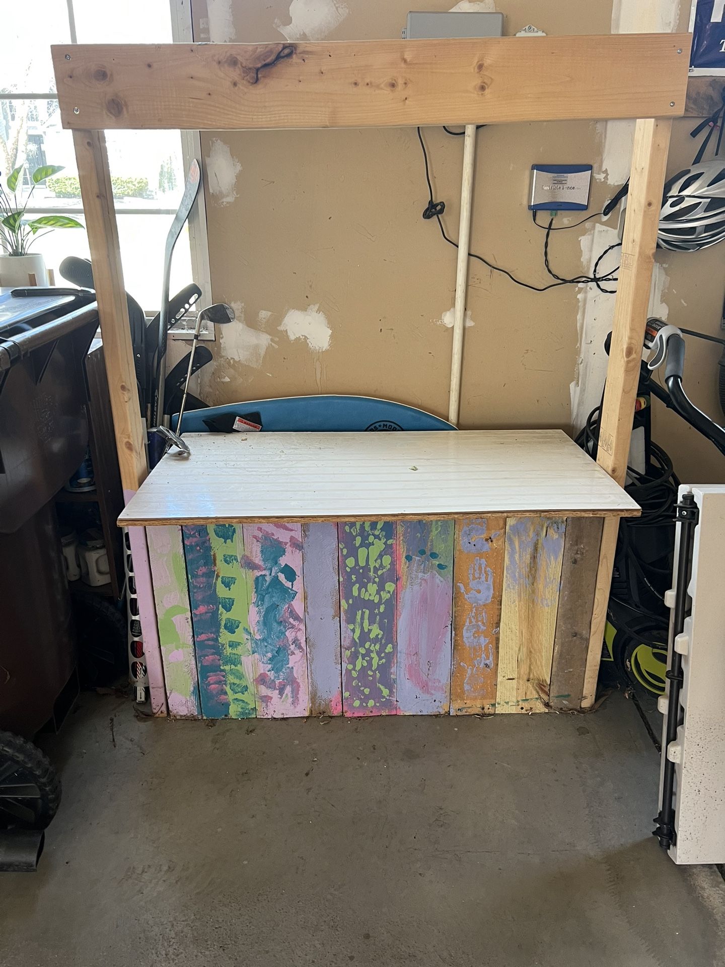 DIY lemonade stand
