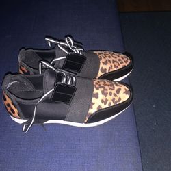 SIZE 9 Female Leopard Tennis Shoes 