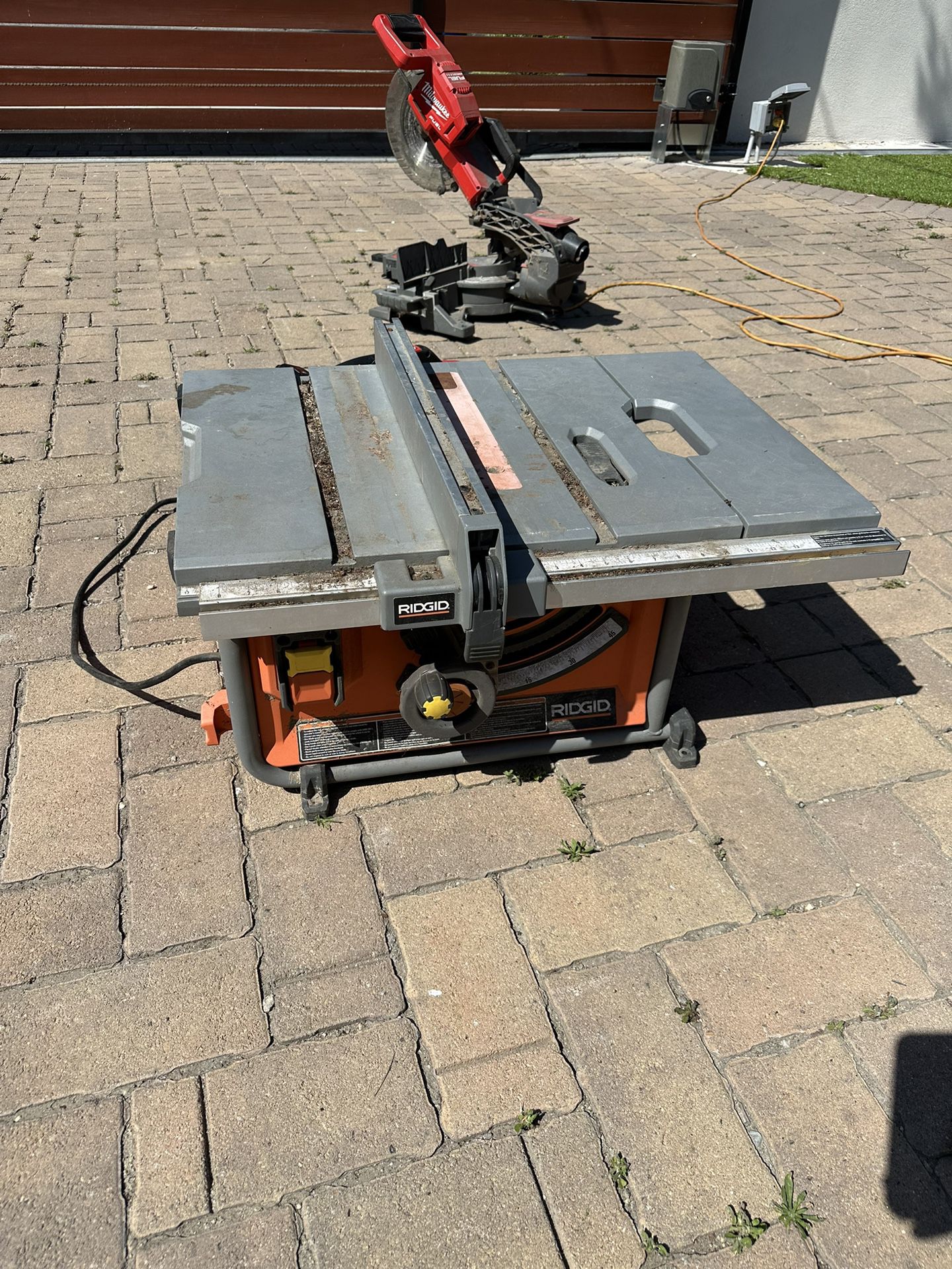 Rigid Table Saw With Stand 