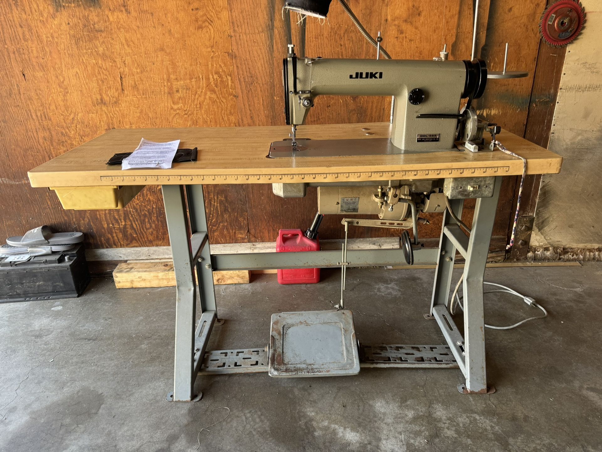Juki 555 Industrial Sewing Machine