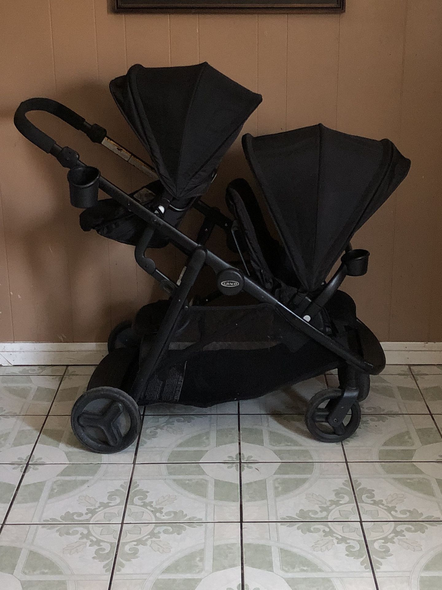 LIKE NEW GRACO READY 2 GROW 2.0 DOUBLE STROLLER!!!!!
