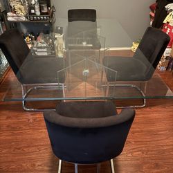 Glass Table With 4 Black Chairs 