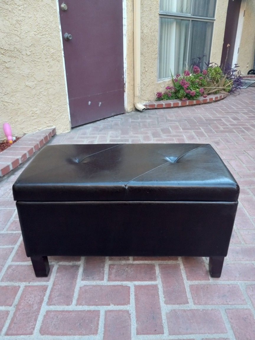 STORAGE BENCH & OTTOMAN