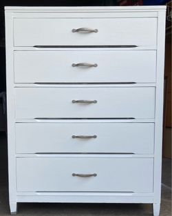 5 Drawer Solid Wood Vintage Mid Century Dresser Chest of Drawers