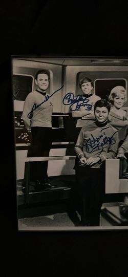 Star Trek Cast Signed Photograph first season