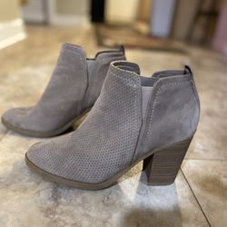 Universal Thread Microsuede Avalyn Laser Cut Ankle Slip...Size-7.5