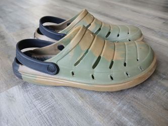 Men's Slippers - size 13