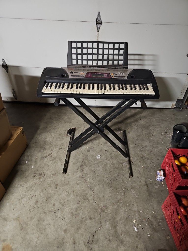 Yamaha Keyboard With Stand