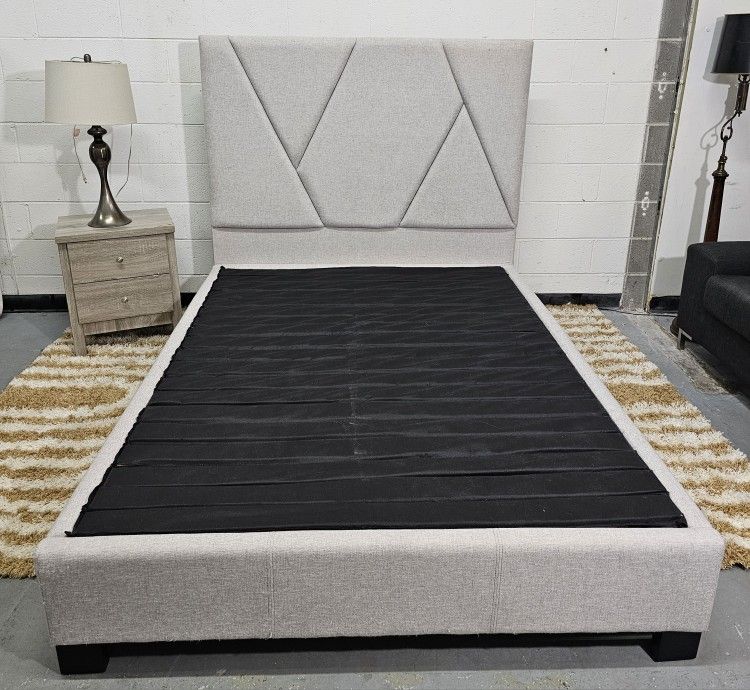 Queen Bedroom Set – Bed Frame, Dresser & Nightstand