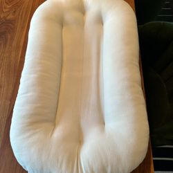 Snuggle Me Infant Lounger