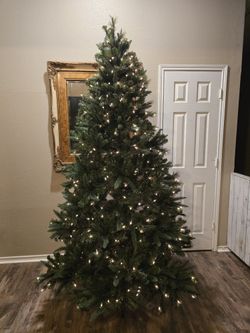 New In Box 7.5 Ft Prelit Christmas Tree 