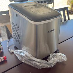 Igloo Stainless Steel Ice Maker Like new