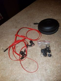 Beats head set. Make an offer