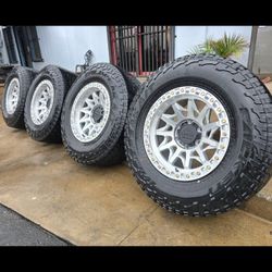 17" LOCK LUNATIC rims w- 33" Falken Wildpeak AT3W 285-70R17 