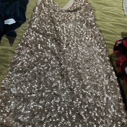 Gold Medium Dress Never Used 25$