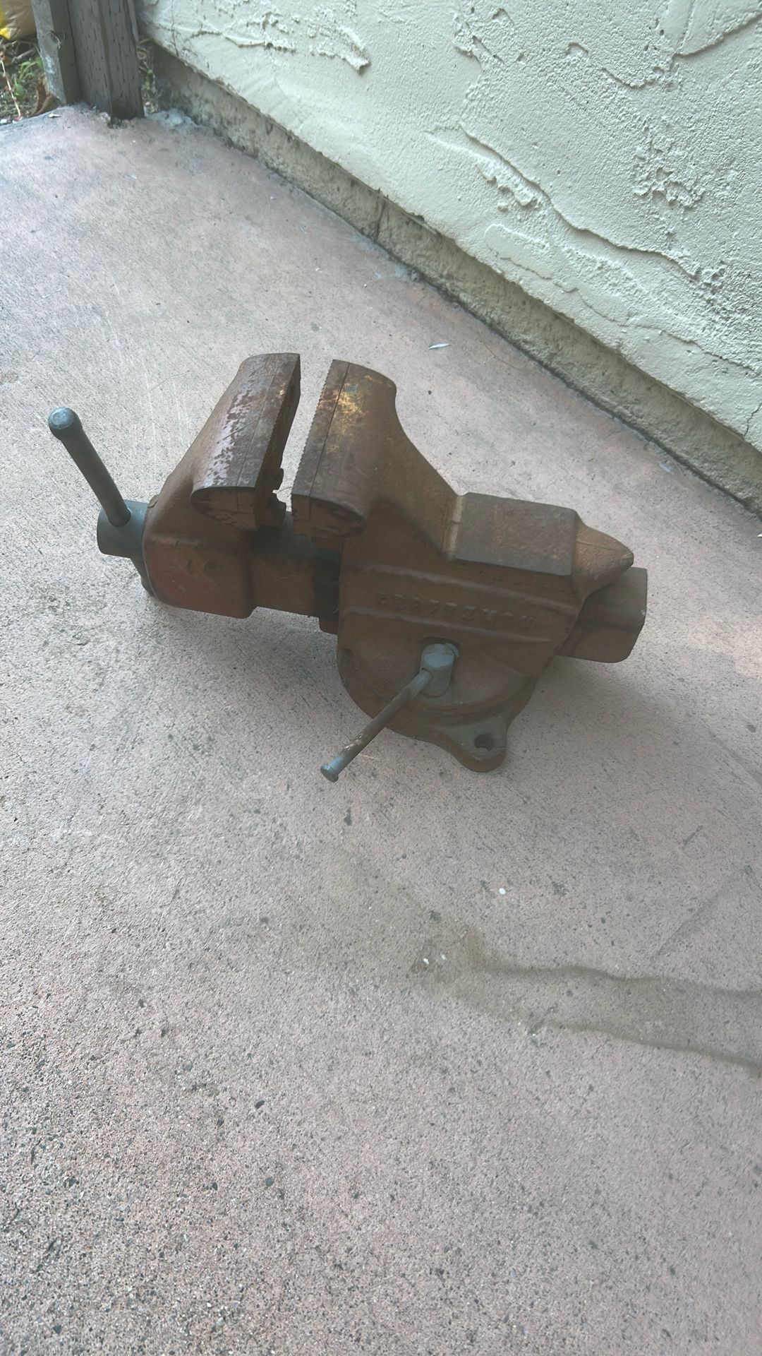 Vintage Craftsman Swivel Base Bench Vise w/ Pipe Jaws Model 506 51810